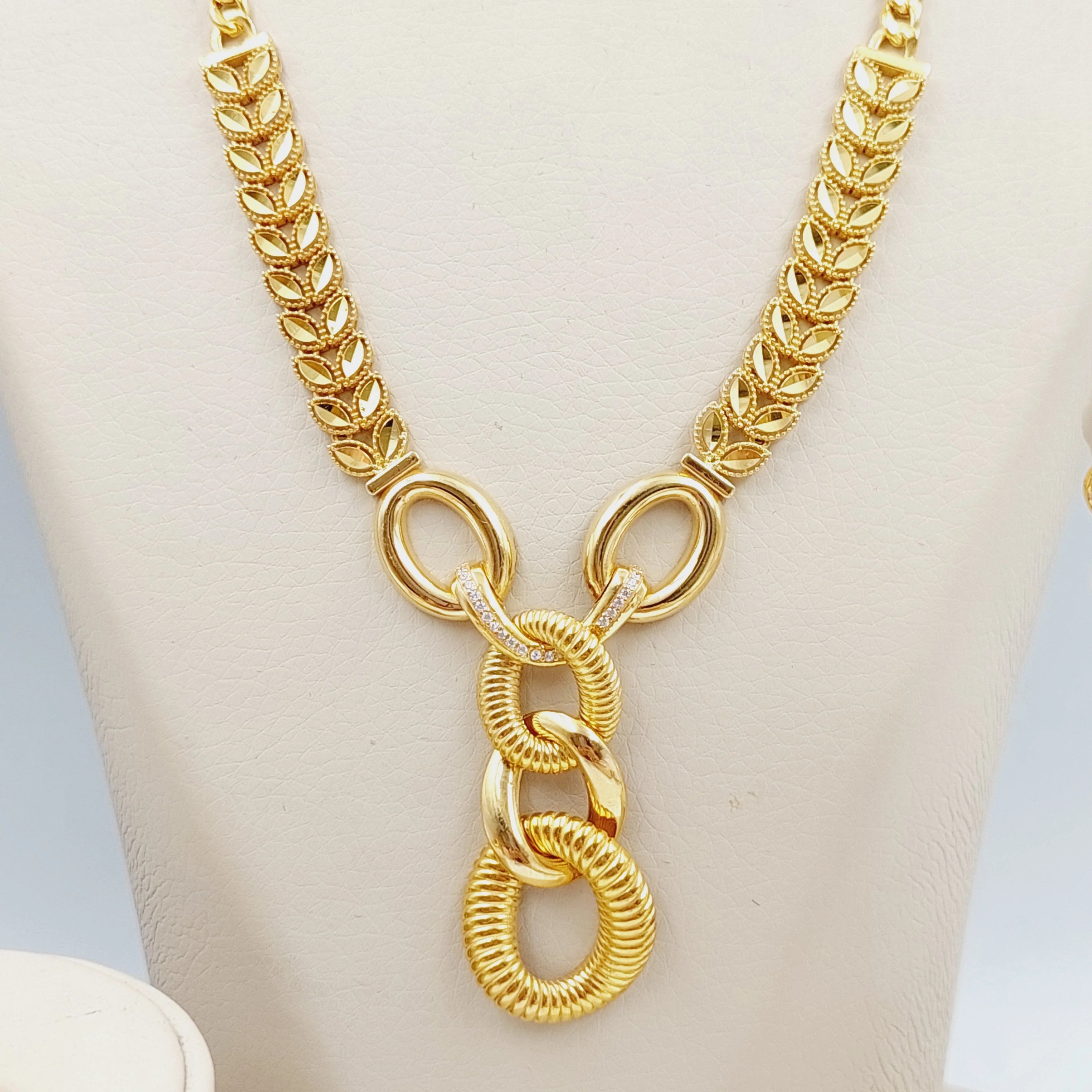 Four pieces Spike Set - Image 3