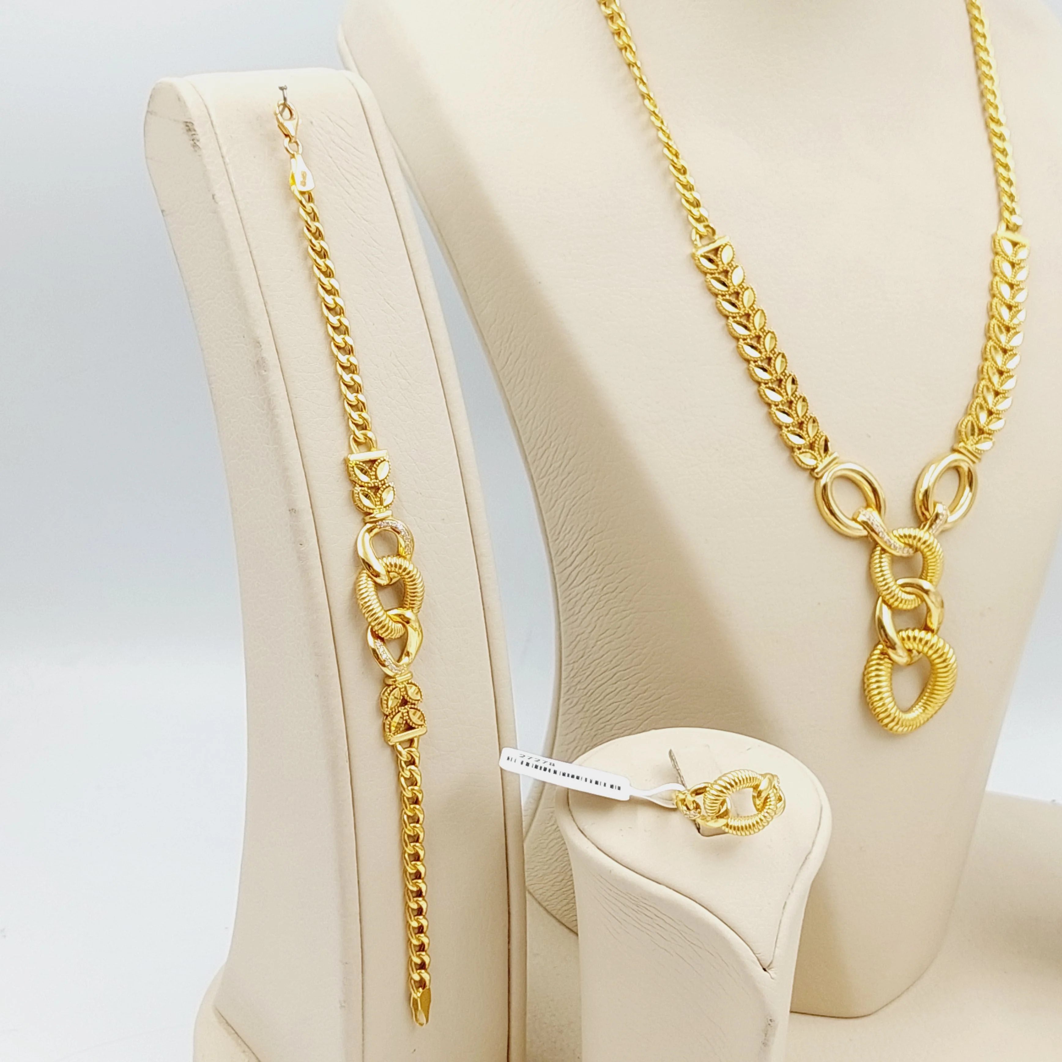 Four pieces Spike Set - Image 6